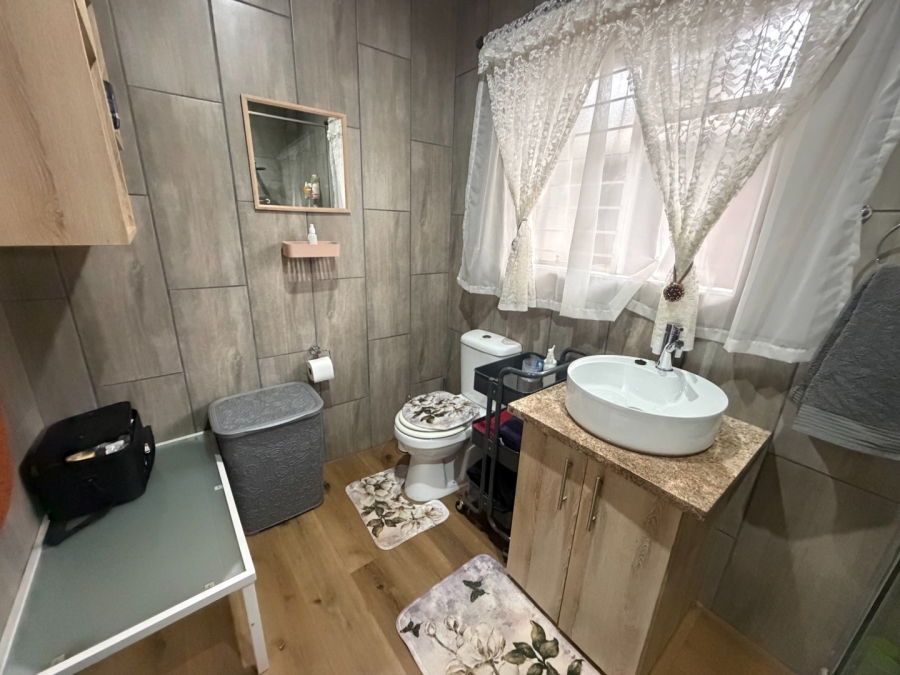 4 Bedroom Property for Sale in Roodia Free State